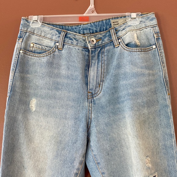 Vera Moda, ladies denim mid rise, straight leg in size 26 x 32. - Picture 3 of 11